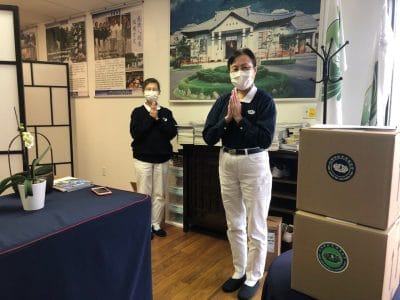 Buddhists make masks for Sisters
